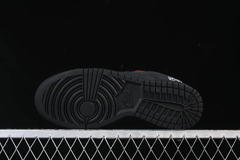 All Categories Nk SB Dunk Series Nk SB Dunk Low Low-top sneakers Supreme x Nike Dunk SB Dunk Low joint black low-top casual skateboard shoes HQ8487-001